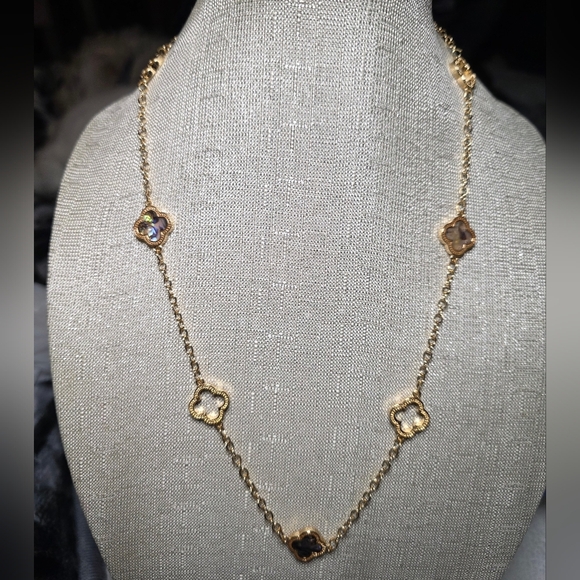T Tahari Elegant Gold Flower Necklace 24" Adjust - Picture 3 of 10